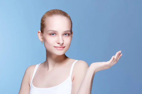 Woman with Clean Fresh Skin — Stock Photo, Image