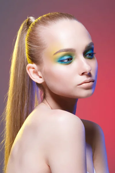 Beautiful woman with bright makeup. — Stock Photo, Image