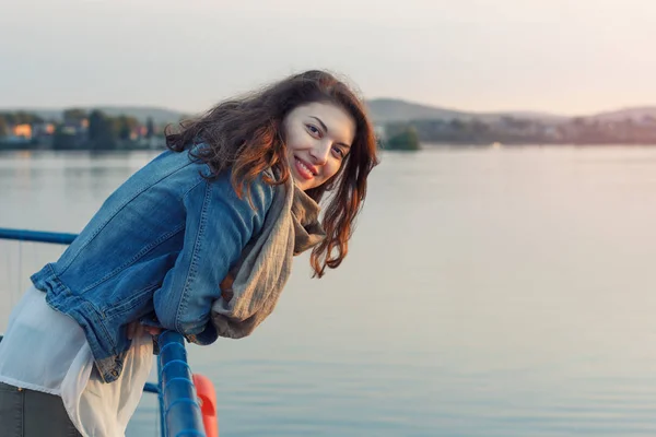 Carino giovane donna — Foto Stock