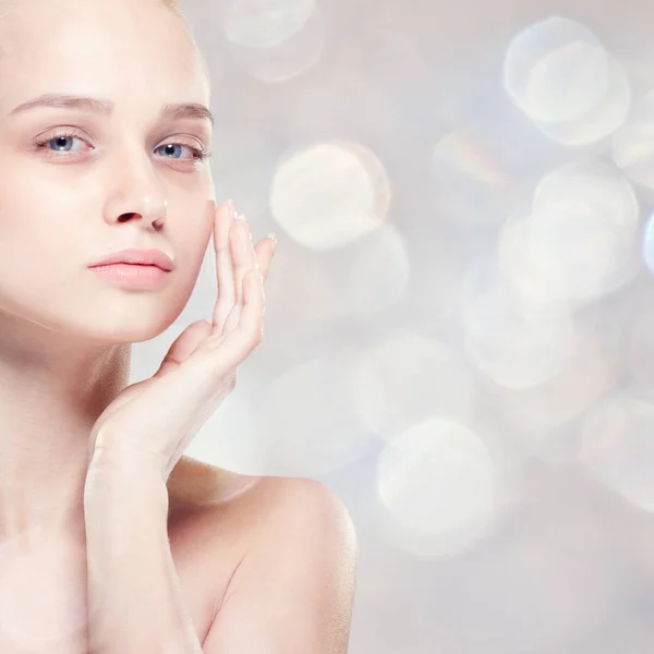 Лікування обличчя. Косметологія, краса і спа-центр  . — стокове фото