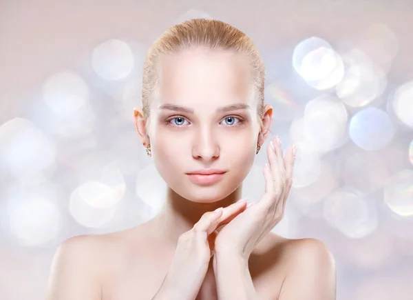 Beautiful Young Woman with Clean Fresh Skin touch own face . Fac — Stock Photo, Image