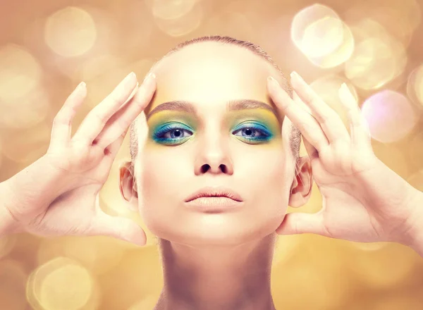 Beautiful woman with bright makeup. — Stock Photo, Image