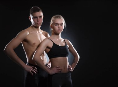 Erkek ve kadın'ın gövde siyah bir arka plan üzerinde izole