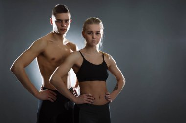 Erkek ve kadın'ın gövde siyah bir arka plan üzerinde izole