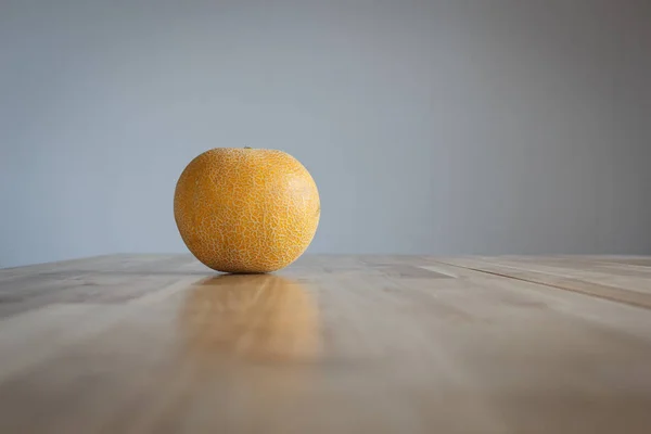 Yellow Melon Wooden Table — Stock Photo, Image