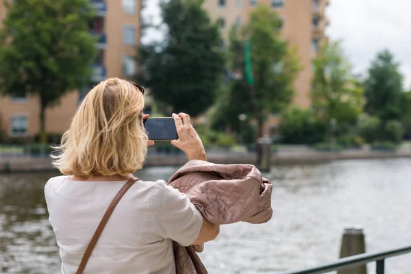 Elderly Woman Photographs Sights City Mobile Phone Walking Streets Summer — Stock Photo, Image