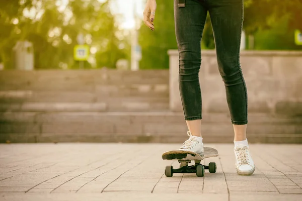 Skateboard Women Feet Background City Streets — Stock Photo, Image