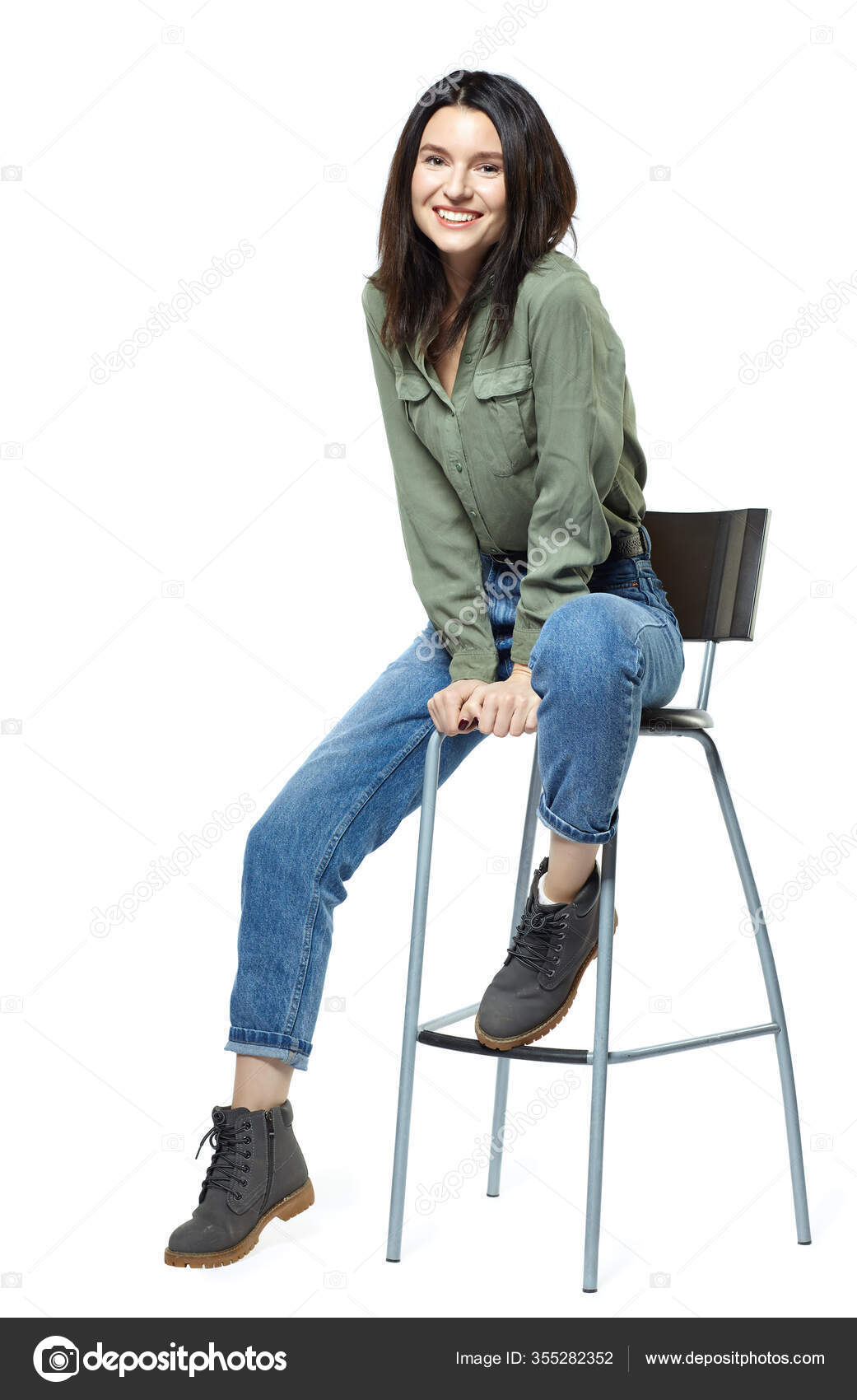 25 Best Sitting Poses for Seated Portraits