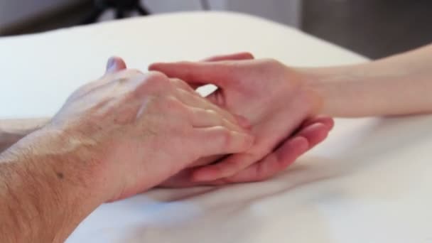 Професійний масаж для жінки — стокове відео