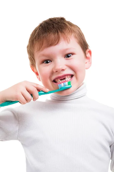 Хлопчик показує відсутність молочних зубів — стокове фото