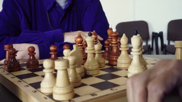 Deux hommes jouant aux échecs — Video