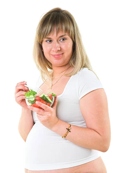 Incinta donna bionda mangiare insalata — Foto Stock