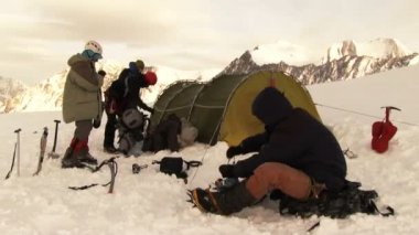 çadır kurma alpinists 