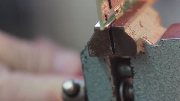 Putting electronic circuit out of vise — Stock Video