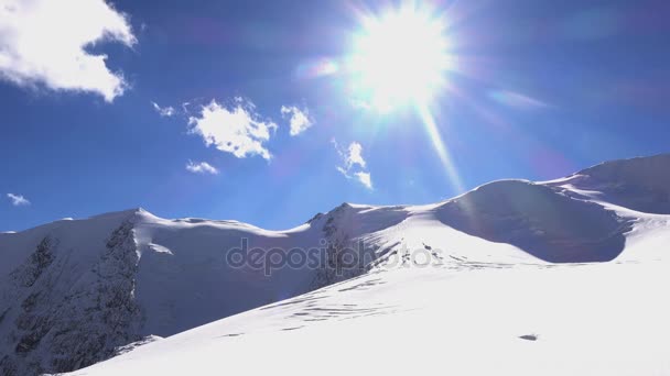 多雪的阿尔泰山脉风景如画 — 图库视频影像