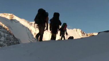 Altay dağlarında hiking turist