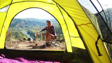 güzel ve genç birbayan dökme çay 