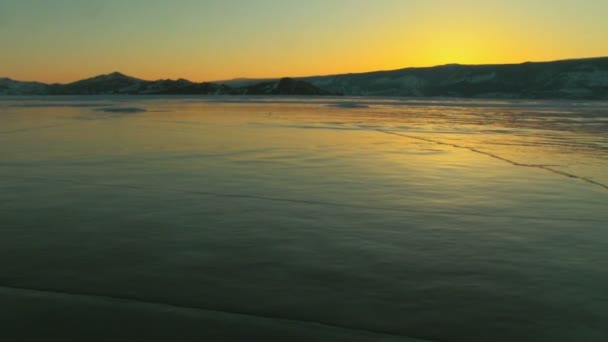 Vue sur le lac d'hiver 