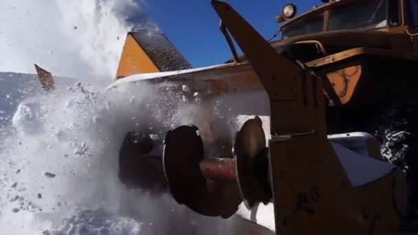 Machine cleans the snow on the track — Stock Video