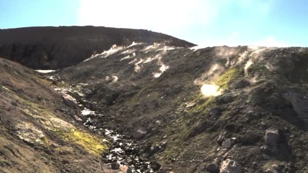 Panorama över sluttningen av Ebeko vulkan — Stockvideo