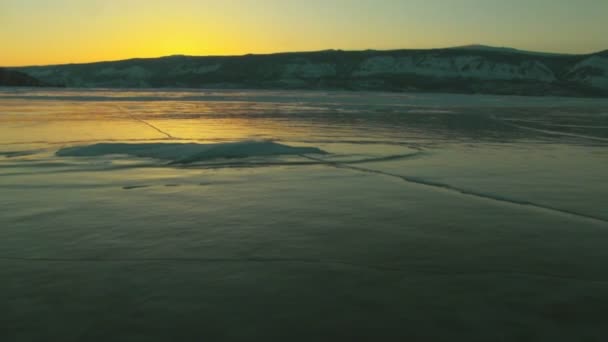 Взимку видом на озеро — стокове відео