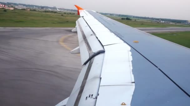 Wing of airplane taking off — Stock Video