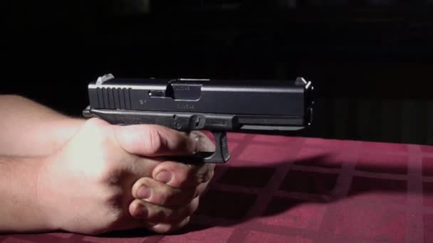 Pistol skott i slow motion — Stockvideo