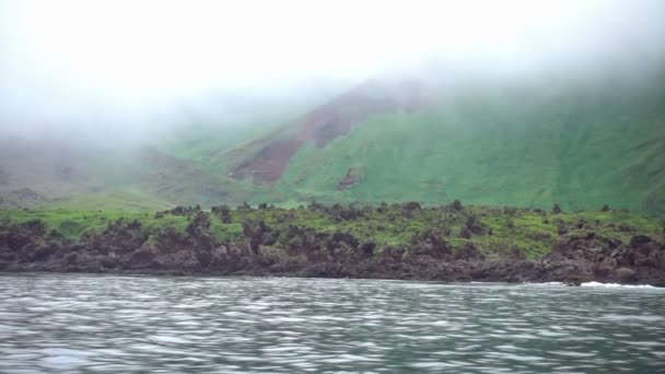 白い霧は沈む海岸 — ストック動画