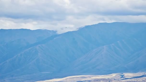 Spostamento Nubi Temporalesche Sulle Montagne Ombre Raggi Sole Sulle Montagne — Video Stock