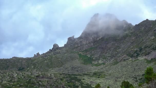 Parque Nacional Ergaki Montanha Rochosa Nas Nuvens — Vídeo de Stock