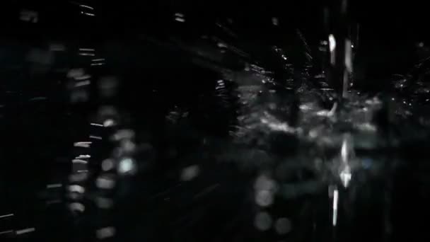 Капли Воды Темном Месте — стоковое видео