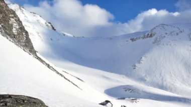 Kış karlı Dağları, Altay, Rusya 