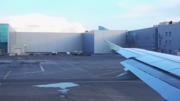 Avião Decolando Aeroporto — Vídeo de Stock