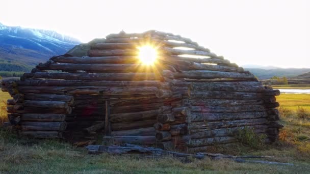 Colorido Atardecer Meseta Alta Eshtykel Altai Antigua Casa Nacional Ruinas — Vídeos de Stock