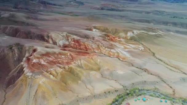 空中录像俯瞰阿尔泰的风景 Kyzyl Chin河附近的地质构造 西伯利亚 俄罗斯 阿尔泰 — 图库视频影像