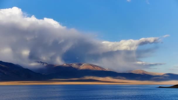 Nuvens Sombras Movendo Sobre Montanhas — Vídeo de Stock