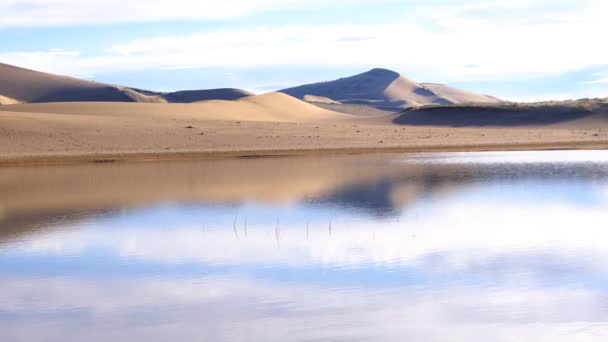 Big Sand Barkhan Reflected Lake — Stockvideo