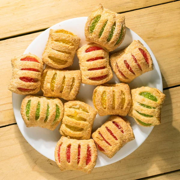 Печенье Слоеного Теста Цветным Джемом — стоковое фото