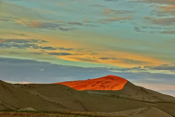 Cielo Nublado Por Noche Sobre Las Dunas Arena Mongolia Occidental —  Fotos de Stock