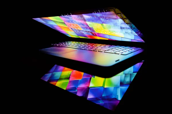 Zwarte Geïsoleerde Verlichting Laptop Achtergrond — Stockfoto