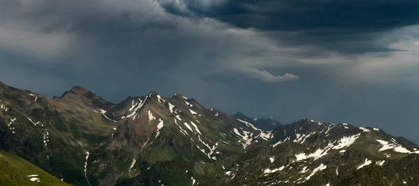 Grzbiet Abushura Akhuba w wyniku burzy. Kaukaz — Zdjęcie stockowe