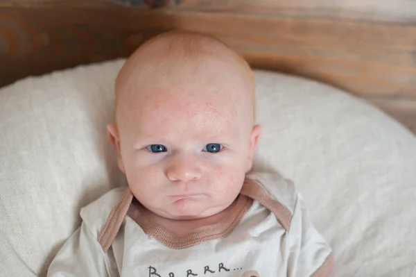 A newborn child with a sullen expression — Stock Photo, Image