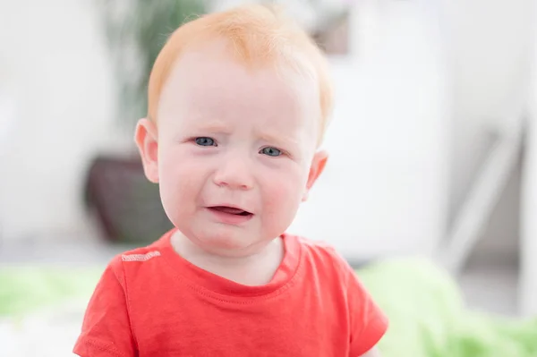 Sad redhead boy cries — Stock Photo, Image
