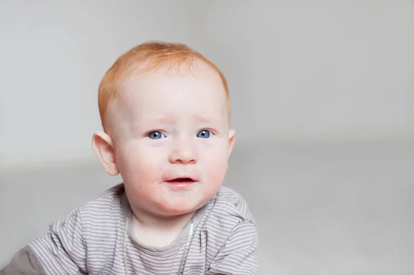 Vacker rödhårig baby — Stockfoto