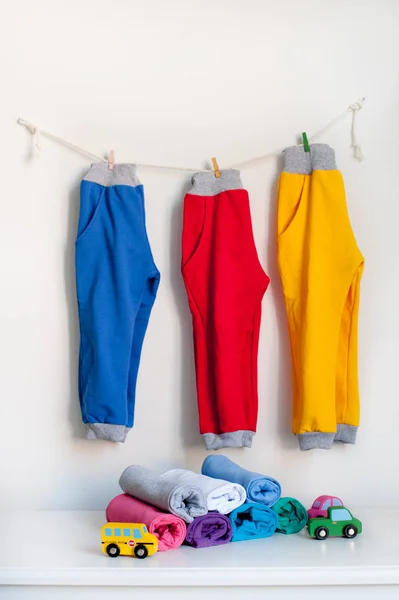 Pantaloni per bambini lucenti — Foto Stock