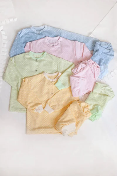 Set di vestiti per bambini per toni pastello — Foto Stock