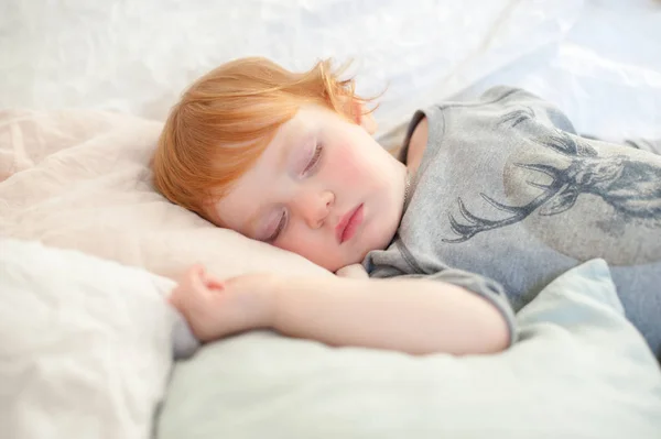 Curly Little Girl Sleeping Bed — Stock Photo, Image