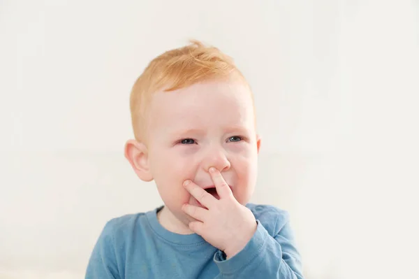 Baby Cries Hand His Mouth — Stock Photo, Image