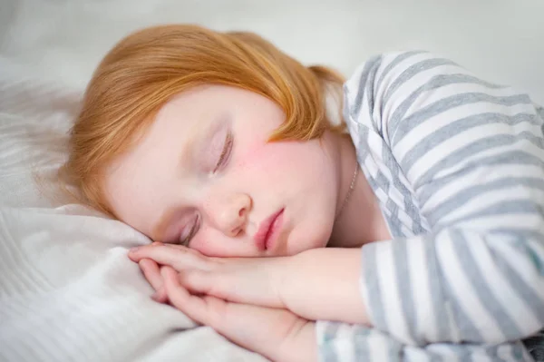 Ruddy Girl Sleeps Her Hands Folded Her Cheek — Stock Photo, Image