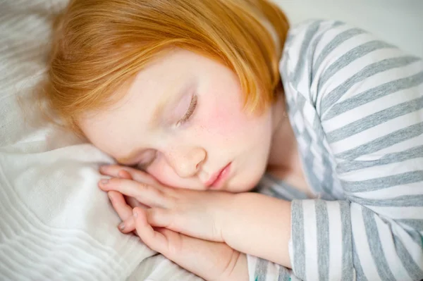 Red Haired Girl Sleeps Her Hands Her Cheek — Stock Photo, Image